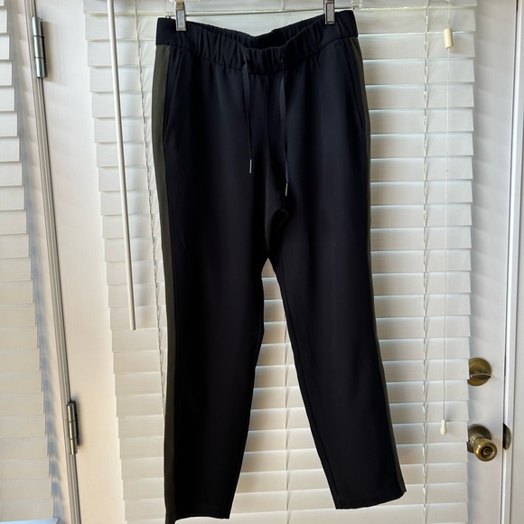 Lululemon On The Fly Woven Track Pant - Picture 9 of 10